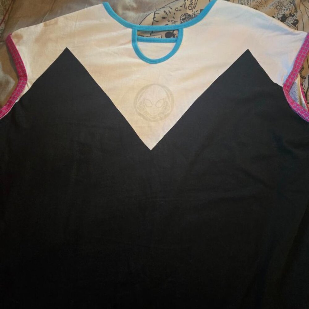 Women's Large Disney Parks Spider Gwen Shirt